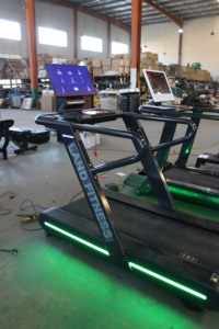 Equipo de gimnasio con rodamiento de carga doble, Monitor de <span class=keywords><strong>teléfono</strong></span> con espejo, cinta de correr, precio comercial, máquina de escalada automática - Product Image 2