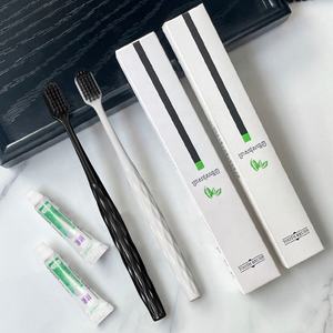 Оптовый набор одноразовых принадлежностей для ванной комнаты класса люкс для отелей и гостевых домов: бамбук и пластик, с зубной щеткой, зубной пастой и расческой, в коробке - Product Image 5