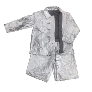 Traje de Protección Contra Incendios de 2 Capas Aluminizado con Chaqueta y Pantalones con Tirantes, Guantes y Cubierta para Bomberos de la Industria del Acero/Metal - Product Image 3