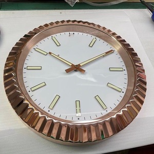 Horloge murale à quartz en acier inoxydable de luxe, design moderne et élégant, décoration personnalisée pour la maison, style classique suspendu, OEM. - Product Image 2