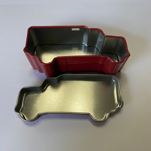 Fabrika Toptan Gıda Sınıfı Parlak Baskılı Noel Kırmızı Araba Şeklinde Teneke Şeker ve Mum Hediye Kutusu Ambalajı - Product Image 3