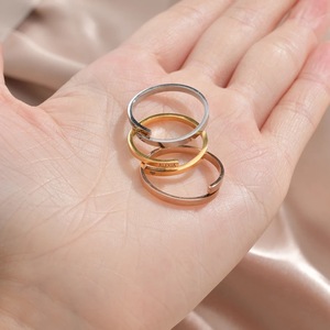 Anillos de Pareja Personalizados con Nombre Grabado, Anillos Ajustables de Acero Inoxidable en Oro y Plata, Anillo Liso Moderno, Joyería Unisex - Product Image 6