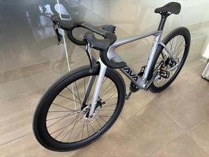 Bicicleta de Carretera <span class=keywords><strong>SAVA</strong></span> 105-R7000 de Fibra de Carbono Completa con 22 Velocidades y Frenos de Disco Ultraligera de 8.9 KG para Adultos - Product Image 3