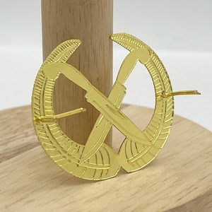 Logotipo personalizado de fábrica estampado sombrero dorado Pin de solapa insignia DISEÑO DE Metal ahueca hacia fuera tapa de rama de olivo accesorio insignia uniforme emblema - Product Image 3