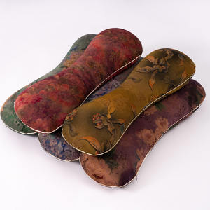 Almohada Curva de Seda Xiangyun, Almohada de Seda de Estilo Chino Vintage de Lujo, con Forma de Hueso, Impresión, Bordado, Etiqueta, Tamaño Personalizado, Logotipo - Product Image 1