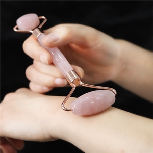 <span class=keywords><strong>Rodillo</strong></span> Facial de <span class=keywords><strong>Cuarzo</strong></span> <span class=keywords><strong>Rosa</strong></span> con Logotipo Personalizado de Alta Calidad, Piedra Natural Auténtica para Masaje Antienvejecimiento y Blanqueador - Product Image 6
