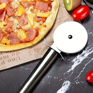 Coupe-<span class=keywords><strong>pizza</strong></span> rond en acier inoxydable Coupe-tarte à <span class=keywords><strong>pizza</strong></span> Coupe-pâtisserie Coupe-peau de crêpes Coupe-salade de légumes Rouleau à gâteau - Product Image 5