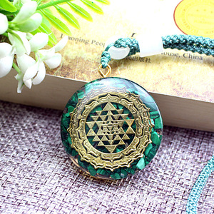 <b>Crystal</b> <b>Chip</b> Resin Pendant Necklace Malachite Geometric Round Bezel Setting Copper Alloy Gift Jewelry - Product Image 1