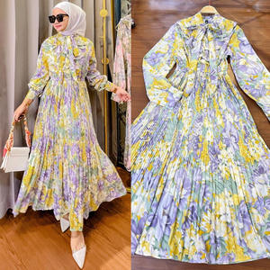 Venta al por mayor de Dubai Modesto Musulmán Elegante Largo Maxi Estampado Floral Plisado Vestido Acampanado <span class=keywords><strong>Abaya</strong></span> para Mujeres - Product Image 2