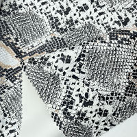 Tissu en simili cuir imprimé peau de serpent de qualité supérieure Textile en cuir PU imperméable à la mode pour pantalons et vestes de créateurs à la mode