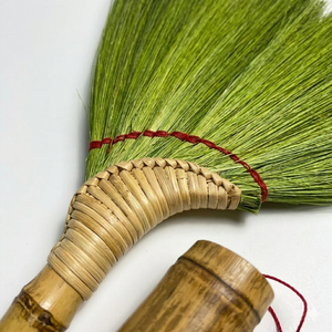 ไม้กวาดกุ้งขนาดเล็กจากอินโดนีเซีย ด้ามไม้ไผ่ใยธรรมชาติ อุปกรณ์ทำความสะอาดพื้นบ้าน - Product Image 3