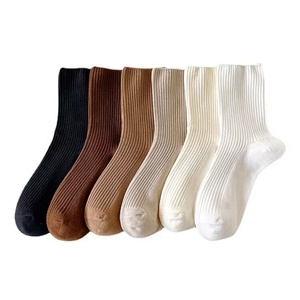 Calcetines bonitos para mujer, calcetines estéticos atléticos informales, calcetines de algodón neutro para mujer, ropa de Granola para niñas - Product Image 1