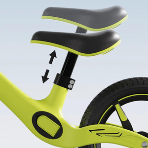 Bicicleta de Equilibrio de 10 Pulgadas Verde y Negra para Niños de 2 a 5 Años, Sin Pedales, Marco de Plástico, Diseño Integral - Product Image 4