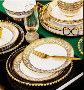 Set di Stoviglie di Lusso in Porcellana Bone China con Decorazioni Dorate, Servizio da Tavola Reale in Ceramica, Set di Piatti Dorati - Product Image 6