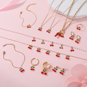 Set di Gioielli Raffinati per Ragazze con Grazioso Elemento Frutta Smaltato, Collana e <span class=keywords><strong>Orecchini</strong></span> a Ciliegia, Bracciale e Anelli in Acciaio Inossidabile, Impermeabili - Product Image 1