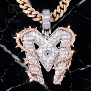 Colgante con Nombre en Letras 3D Estilo Hip Hop, con Moissanita VVS Certificada por GRA, Personalizado con Iniciales en Corte Baguette y Redondo, Joyería Fina - Product Image 1
