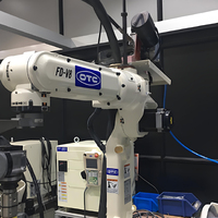 Robot de soudage robotisé OTC FD-V8 avec une charge utile de 8 kg, entraînement électrique, protection IP65, garantie d'un an, soudeuse à l'arc DM350