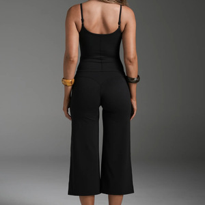 Nuovo Set Sportivo da Donna con Pantaloni Capri a Gamba Larga e Top Sportivo Senza Maniche per Fitness e Corsa - Product Image 4