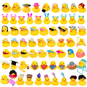 Vente en gros <span class=keywords><strong>de</strong></span> canards <span class=keywords><strong>de</strong></span> <span class=keywords><strong>bain</strong></span> jaunes couineurs en caoutchouc avec lunettes <span class=keywords><strong>de</strong></span> <span class=keywords><strong>soleil</strong></span>, design mini <span class=keywords><strong>de</strong></span> 2 pouces en chlorure <span class=keywords><strong>de</strong></span> polyvinyle, logo personnalisé, en vrac - Product Image 2