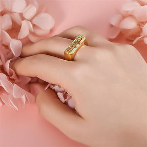 Duoying Love Logo Dominante Anillo de moda Chapado en cobre 18K Real Gold Car Flower Anillo de nombre personalizado - Product Image 3