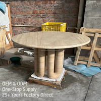 Table à manger ronde sculpturale unique en travertin, pieds courbés, meubles en pierre naturelle pour l'hôtellerie et les villas