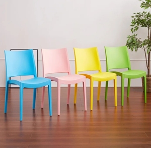 Chaises de salle à manger en plastique PP empilables pour l'extérieur, design simple, couleurs personnalisées, meubles de maison - Product Image 1