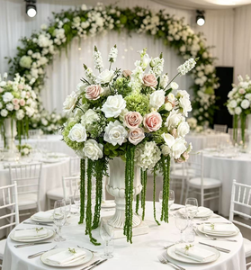 B117 Centrotavola Classico Fatto a Mano con Anthurium Verde e Bianco Stile Naturale Selvaggio, Decorazione Floreale Artificiale per il Giorno di Scherzi d'Aprile - Product Image 2