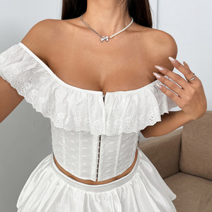 En stock Nouveauté 2026 Streetwear Crop top <span class=keywords><strong>femme</strong></span> style corset à épaules dénudées, à volants et dentelle, respirant, avec fermeture avant à agrafes et baleines - Product Image 2