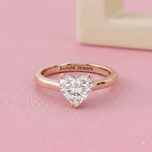 Anillo de Compromiso Solitario con Diamante en Forma de Corazón y Banda Clásica de Oro Sólido de 3 Puntas para Joyería Fina Nupcial Elegante - Product Image 1