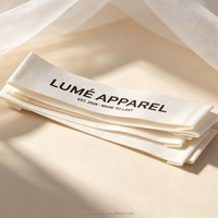 Étiquettes tissées en satin haute densité personnalisées, étiquettes de marque de vêtements de luxe premium pour accessoires vestimentaires