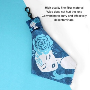 Chiffons <span class=keywords><strong>de</strong></span> nettoyage pour lentilles en microfibre imprimés personnalisés Porte-clés <span class=keywords><strong>de</strong></span> dessin animé Produit d'entretien pour lunettes - Product Image 3