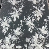 Tissu en dentelle suisse brodé de fleurs 3D en sequins perlés de haute qualité personnalisé pour robe