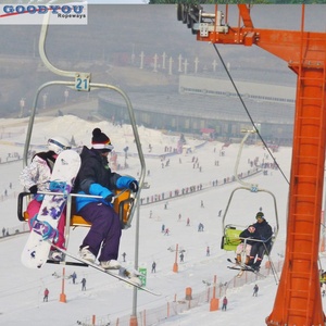 Teleférico telesilla con dos asientos para dos personas, una silla en la estación de esquí - Product Image 6