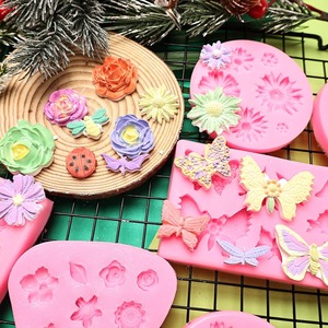 แม่พิมพ์ซิลิโคนรูปดอกไม้ผีเสื้อ 8 ชิ้น สำหรับทำช็อกโกแลต ฟองดองท์ ดินโพลิเมอร์ สบู่ งานฝีมือ ตกแต่งเค้ก - Product Image 1