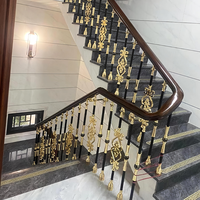 Rampe d'escalier moderne de luxe en aluminium avec détails en laiton, accessoires d'escalier extérieur pour constructions de villas