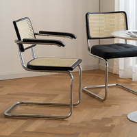 Chaises de salle à manger en plastique au design confortable pour le salon, la salle à manger, les hôtels, meubles de chaise