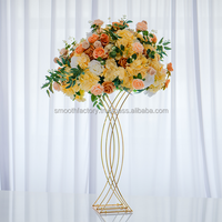 Centre de table tendance et élégant, support à fleurs en métal doré brillant, support en acier inoxydable pour les événements festifs