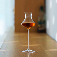 Unieke gepersonaliseerde handgemaakte kristallen geribbelde cocktailglazen met hoge steel, aangepast logo, elegante Europese lichte luxe, 4.4oz whiskyglas