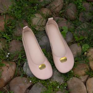 Scarpe da donna cinesi fabbrica OEM ODM in vera pelle stile da passeggio morbide da donna scarpe basse da balletto slip on scarpe basse con tacco basso da donna - Product Image 4