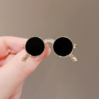 Broche élégante en alliage de zinc, lunettes de soleil noires tendance, broche de luxe pour femmes, accessoires vestimentaires