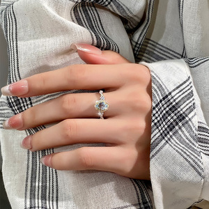Anillos Ajustables de Plata 925 con Baño de Oro de Dos Tonos, Diseño Trenzado, con Halo de Piedra Natural Ovalada de 5*7mm, Joyería para Mujer - Product Image 3