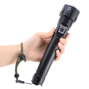 <span class=keywords><strong>Lampe</strong></span> torche LED <span class=keywords><strong>de</strong></span> chasse XHP70 la plus puissante <span class=keywords><strong>de</strong></span> 90 000 <span class=keywords><strong>lumens</strong></span> avec batterie 26650 et port USB - Product Image 3