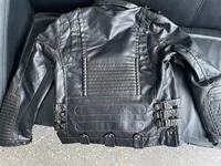 Blouson Moto en Cuir Élégant à Conception Personnalisée OEM pour Hommes, Veste pour Hommes 100 % Cuir Couleur sur Mesure, Blousons en Cuir Slim Personnalisés