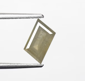 Diamante amarillo crudo elegante de forma geométrica personalizada de alta demanda-Gema geométrica de 1,48 quilates para joyas personalizadas - Product Image 4