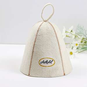 Un cappello da sauna in pura lana con un sigillo in caratteri dorati che dice <span class=keywords><strong>chi</strong></span> non può toccare la testa <span class=keywords><strong>di</strong></span> IT durante il riscaldamento. - Product Image 3