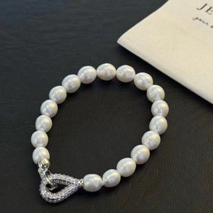 Bracelet minimaliste baroque |   Perles baroques naturelles d'eau douce à haute brillance légèrement imparfaites, fermoir en forme de larme plaqué or 14 carats, cadeau - Product Image 2