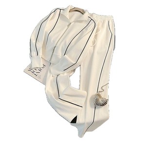 Bộ đồ thể thao nữ cao cấp thu đông 2026, thiết kế thời trang hai mảnh gồm áo sweatshirt và quần ống rộng nâng chiều cao, chất liệu dệt kim thời thượng - Product Image 5