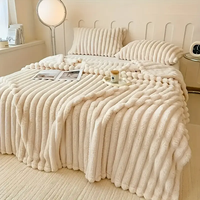 Vente en gros de couverture de lit double couche en minky personnalisée grande taille couvertures de luxe en peluche lapin en fausse fourrure pour l'hiver