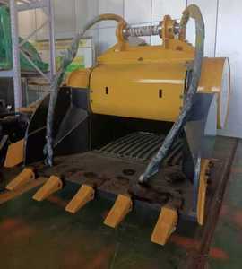 Excavatrice bibo avec godet de concassage, équipement de concassage de blocs de béton et de granit, recyclage et utilisation des déchets de construction - Product Image 3