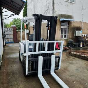 Powerful Performance Used 3-ton Diesel Forklift TCM FD30 Two-stage Mast Hydraulic Side Shifter Solid Tire - Product Image 3